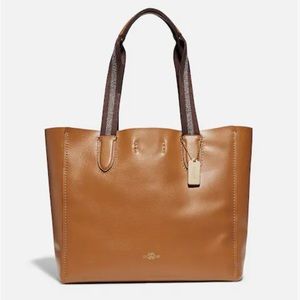 ✨HOST PICK✨ Coach Derby Tote in Gold/Light Saddle